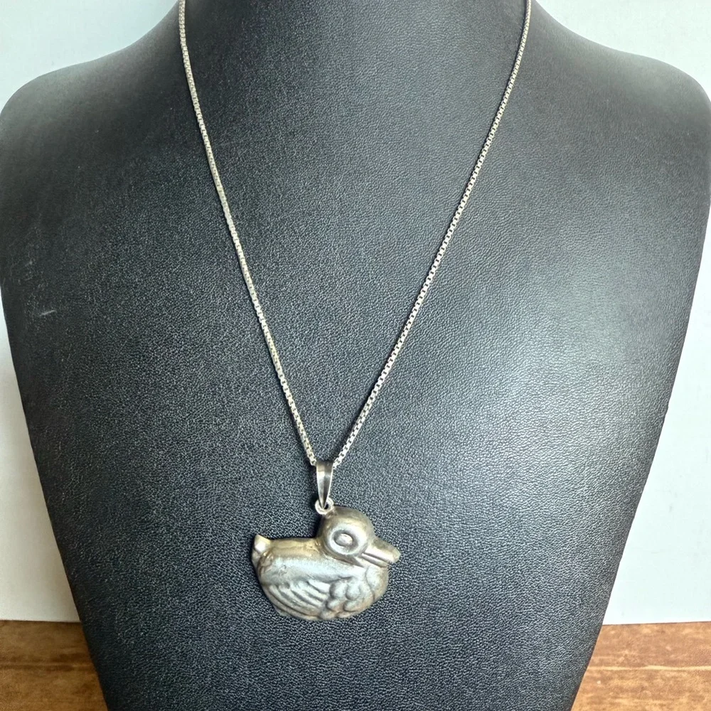 Vintage Sterling Silver Puffy Duck Pendant Necklace - Picture 13 of 14